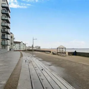 Apartment Holiday Home Swansea, Swansea